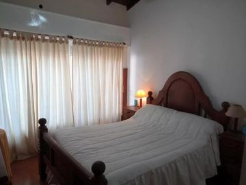 CHALET 3 AMBIENTES CON JARDIN,PATIO Y COCHERA - ZONA MORON