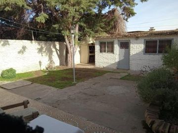CHALET 3 AMBIENTES CON JARDIN,PATIO Y COCHERA - ZONA MORON