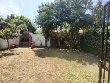 Casa en Saavedra frente al Parque Carlos Mugica, super luminosa e impecable