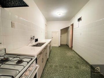 Casa en Saavedra frente al Parque Carlos Mugica, super luminosa e impecable