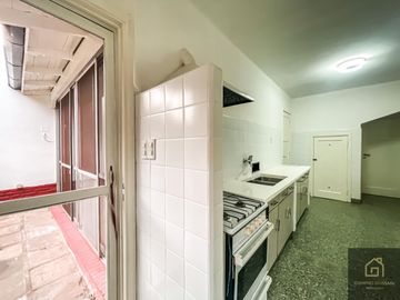 Casa en Saavedra frente al Parque Carlos Mugica, super luminosa e impecable