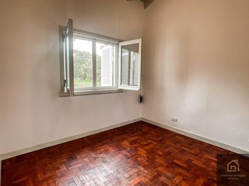 Casa en Saavedra frente al Parque Carlos Mugica, super luminosa e impecable