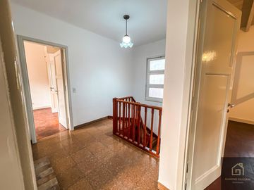 Casa en Saavedra frente al Parque Carlos Mugica, super luminosa e impecable