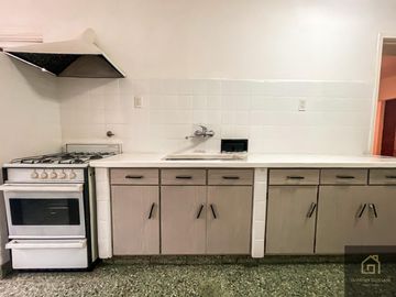 Casa en Saavedra frente al Parque Carlos Mugica, super luminosa e impecable