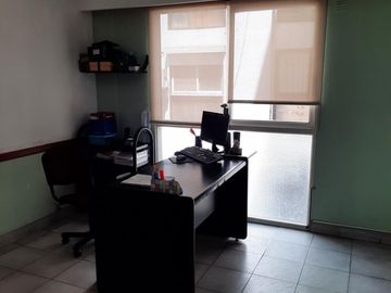4 ambientes en excelente ubicacion. Doble entrada. A metros de Av. Cabildo y Metrobus.