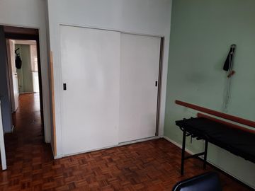 4 ambientes en excelente ubicacion. Doble entrada. A metros de Av. Cabildo y Metrobus.