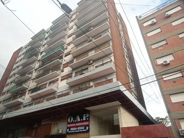 Cochera cubierta en alquiler en San Miguel con portón automático