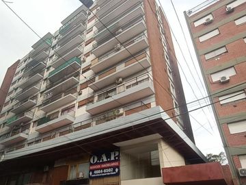 Cochera cubierta en alquiler en San Miguel con portón automático