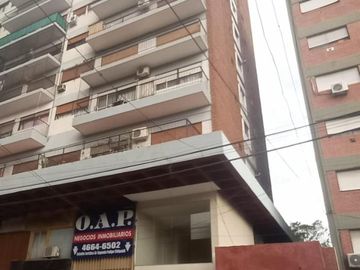 Cochera cubierta en alquiler en San Miguel con portón automático