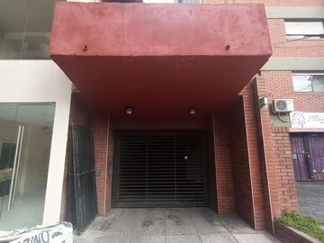Cochera cubierta en alquiler en San Miguel con portón automático