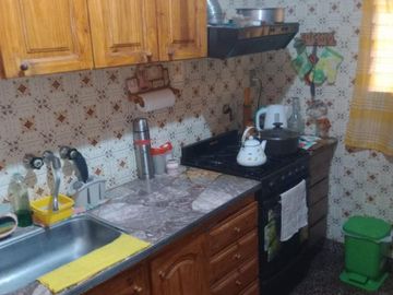 Linda casa con departamento, a metros de 9 de Julio y ruta 8