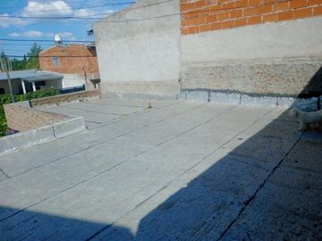Linda casa con departamento, a metros de 9 de Julio y ruta 8