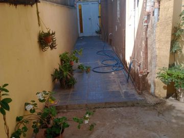 Linda casa con departamento, a metros de 9 de Julio y ruta 8