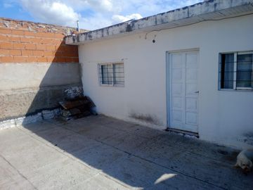 Linda casa con departamento, a metros de 9 de Julio y ruta 8