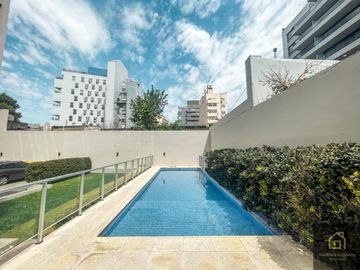 Depto 2 ambientes con cochera y amenities-super luminoso sobre Av. D. Velez