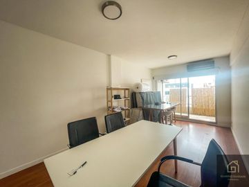 Depto 2 ambientes con cochera y amenities-super luminoso sobre Av. D. Velez