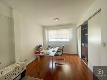 Depto 2 ambientes con cochera y amenities-super luminoso sobre Av. D. Velez