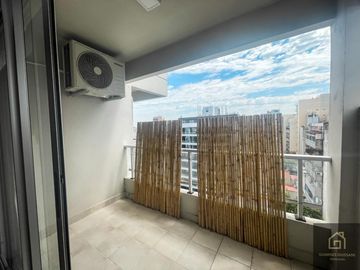 Depto 2 ambientes con cochera y amenities-super luminoso sobre Av. D. Velez