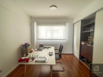 Depto 2 ambientes con cochera y amenities-super luminoso sobre Av. D. Velez
