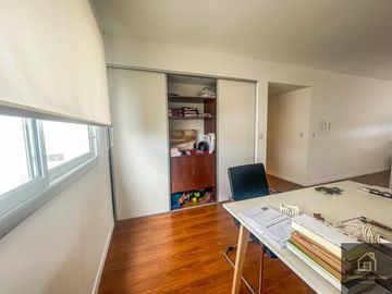 Depto 2 ambientes con cochera y amenities-super luminoso sobre Av. D. Velez