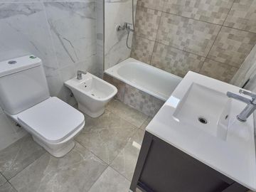 3 AMB DE 75/85 M2 APROX , COCHERA Y BAULERA , GRAN BALCON CON PARRILLA