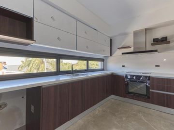 3 AMB DE 75/85 M2 APROX , COCHERA Y BAULERA , GRAN BALCON CON PARRILLA