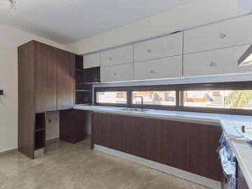 3 AMB DE 75/85 M2 APROX , COCHERA Y BAULERA , GRAN BALCON CON PARRILLA