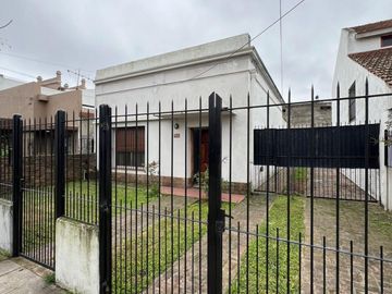 Casa de 3 AMBIENTES en venta