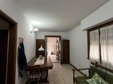 Casa de 3 AMBIENTES en venta