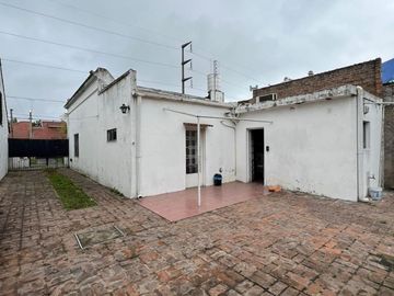 Casa de 3 AMBIENTES en venta