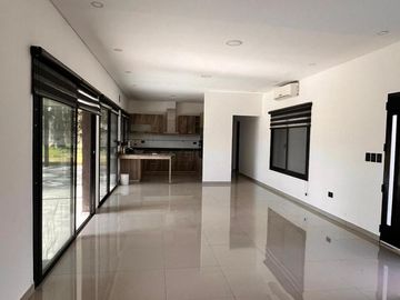 CASA ESTILO MINIMALISTA DE 5 AMBIENTES