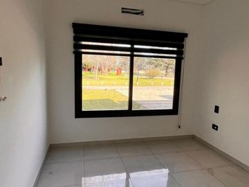 CASA ESTILO MINIMALISTA DE 5 AMBIENTES