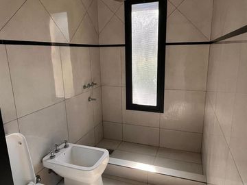 CASA ESTILO MINIMALISTA DE 5 AMBIENTES