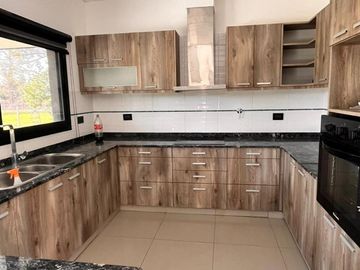 CASA ESTILO MINIMALISTA DE 5 AMBIENTES
