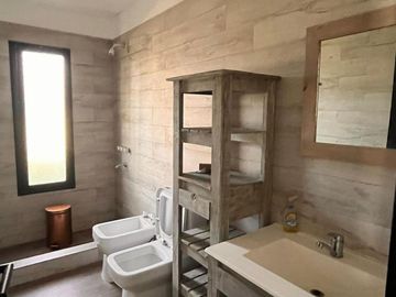 CASA ESTILO MINIMALISTA DE 5 AMBIENTES