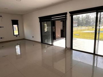 CASA ESTILO MINIMALISTA DE 5 AMBIENTES