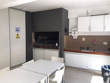 2 amb al frente con terraza propia , 110 m2 totales, dos cocheras , Sum , Piscina .
