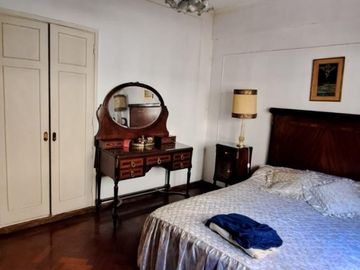 VENDE DEPTO 4 AMBIENTES AL FRENTE CON PATIO, LAVADERO, COCINA SEPARADA