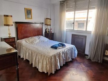 VENDE DEPTO 4 AMBIENTES AL FRENTE CON PATIO, LAVADERO, COCINA SEPARADA