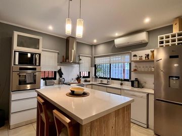 Casa de 5 AMBIENTES en venta