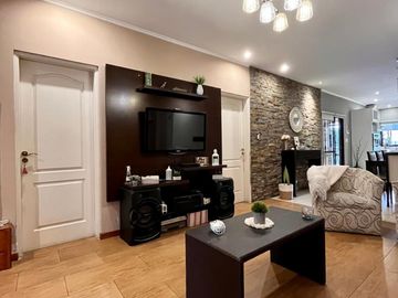 Casa de 5 AMBIENTES en venta