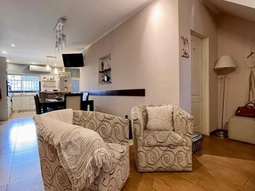 Casa de 5 AMBIENTES en venta
