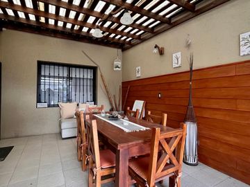 Casa de 5 AMBIENTES en venta