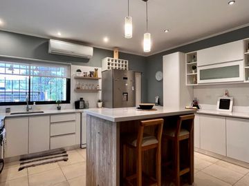 Casa de 5 AMBIENTES en venta