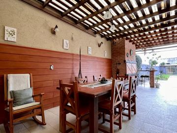 Casa de 5 AMBIENTES en venta