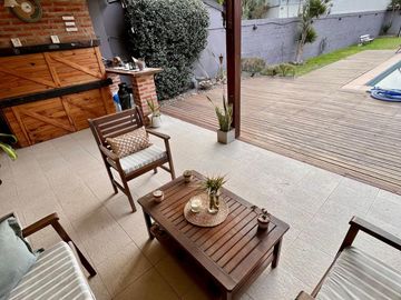 Casa de 5 AMBIENTES en venta