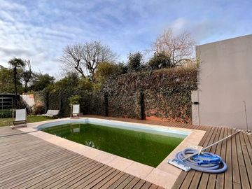 Casa de 5 AMBIENTES en venta