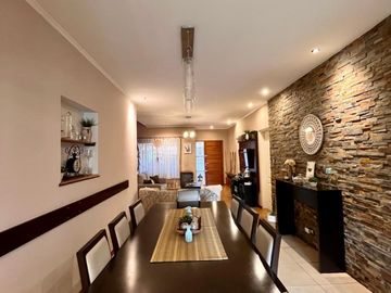 Casa de 5 AMBIENTES en venta