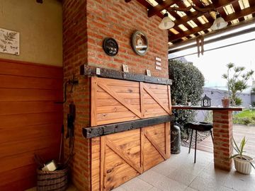 Casa de 5 AMBIENTES en venta