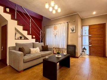 Casa de 5 AMBIENTES en venta
